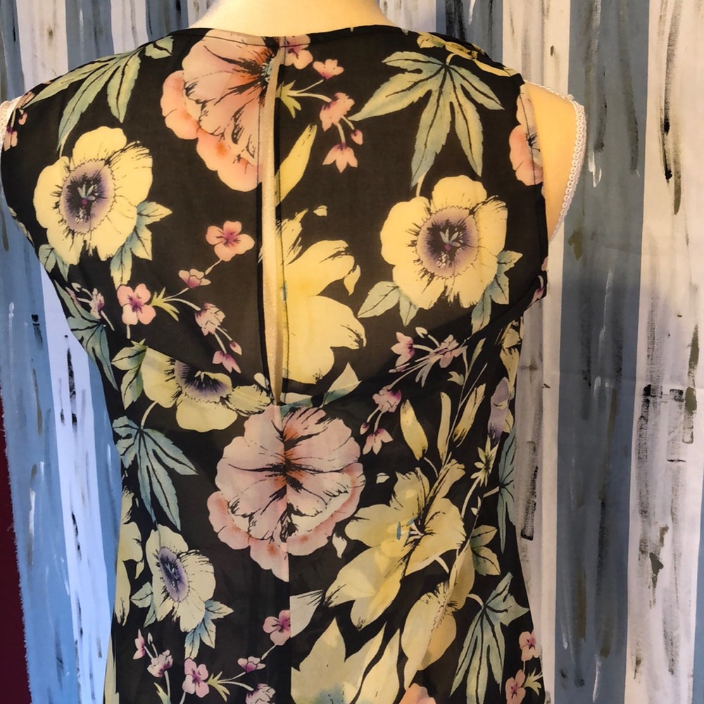 Cabi Ruffle Tank NWOT - Picture 4 of 5